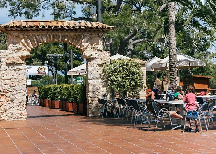 אתר קמפינג Vilanova Park 3*